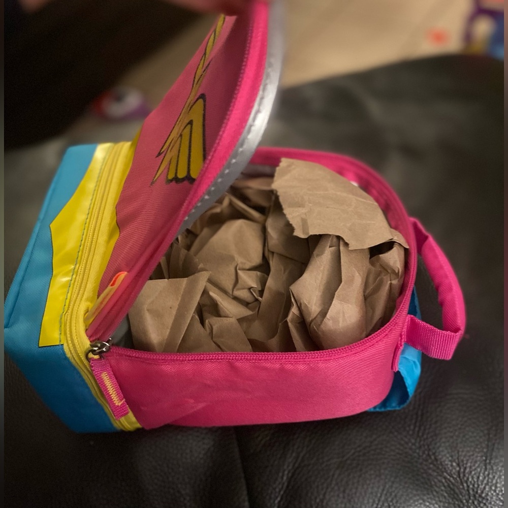 Wonder Woman Lunch Bag - Picture 4 of 5